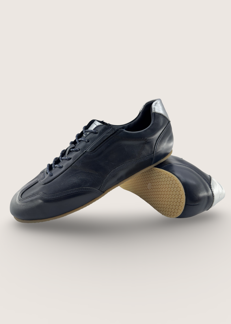 水 Men's MIZU in deep blue argentinian lapacho leather and rubber sole