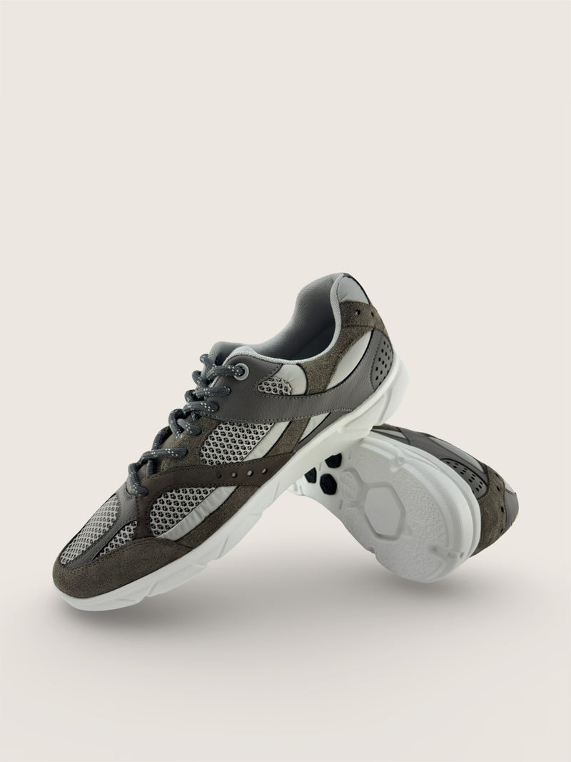 富士 Men's FUJI in charcoal grey leather nubuck with silver grey technical mesh panels