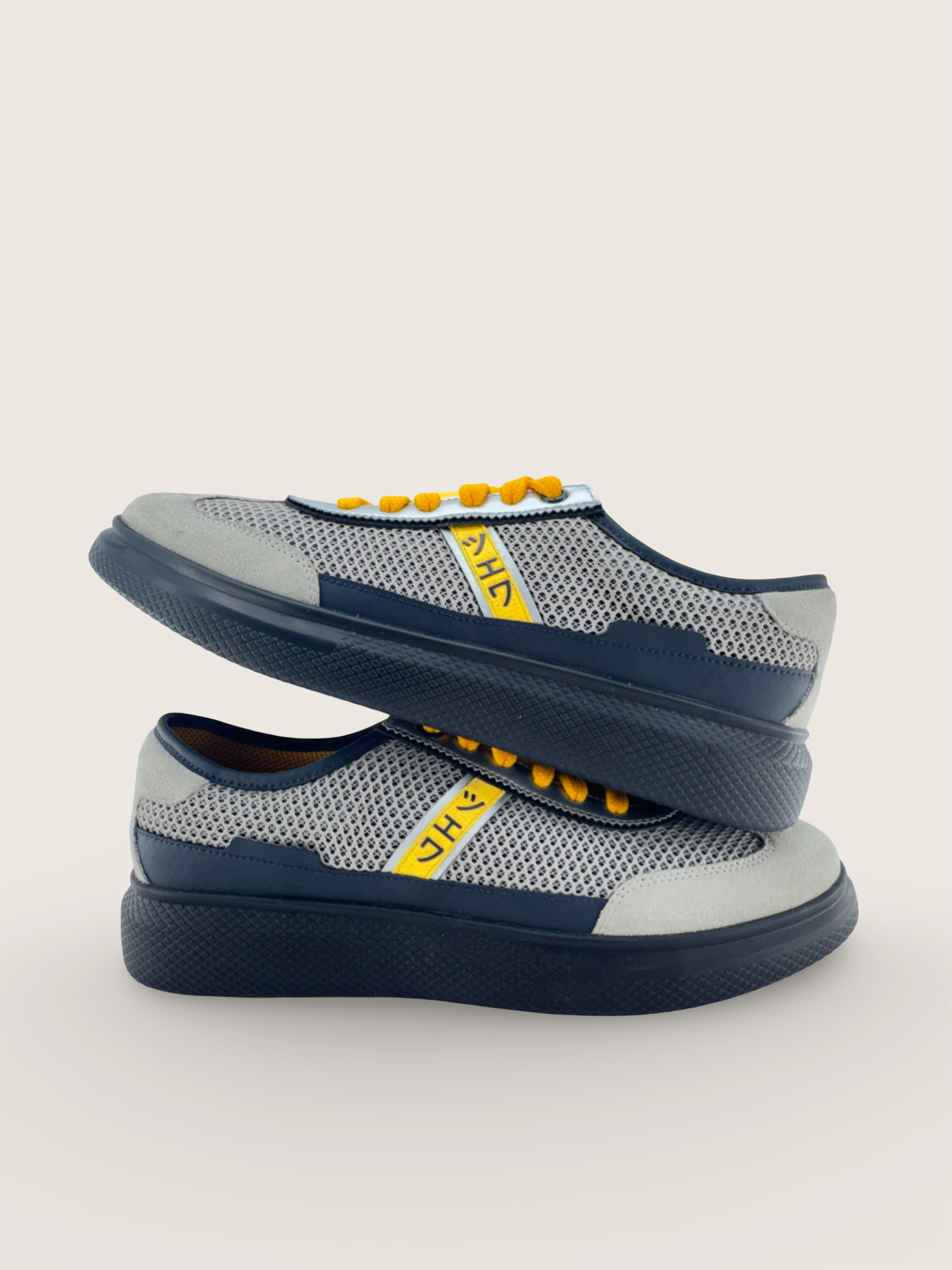 波 Men's SORA in pumice leather suede with white and dark grey layers of technical mesh - Image 4