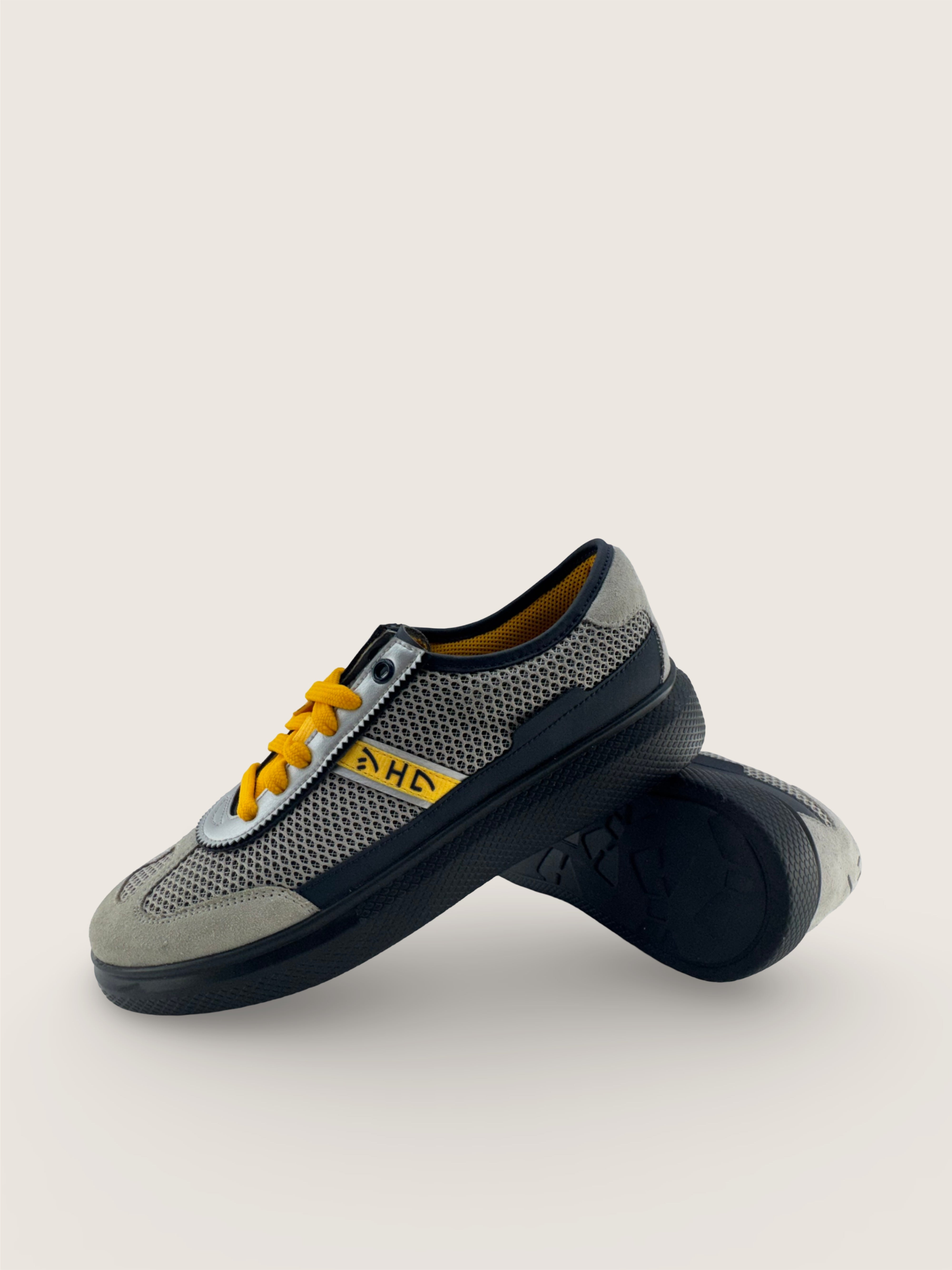 波 Men's SORA in pumice leather suede with white and dark grey layers of technical mesh - Image 2