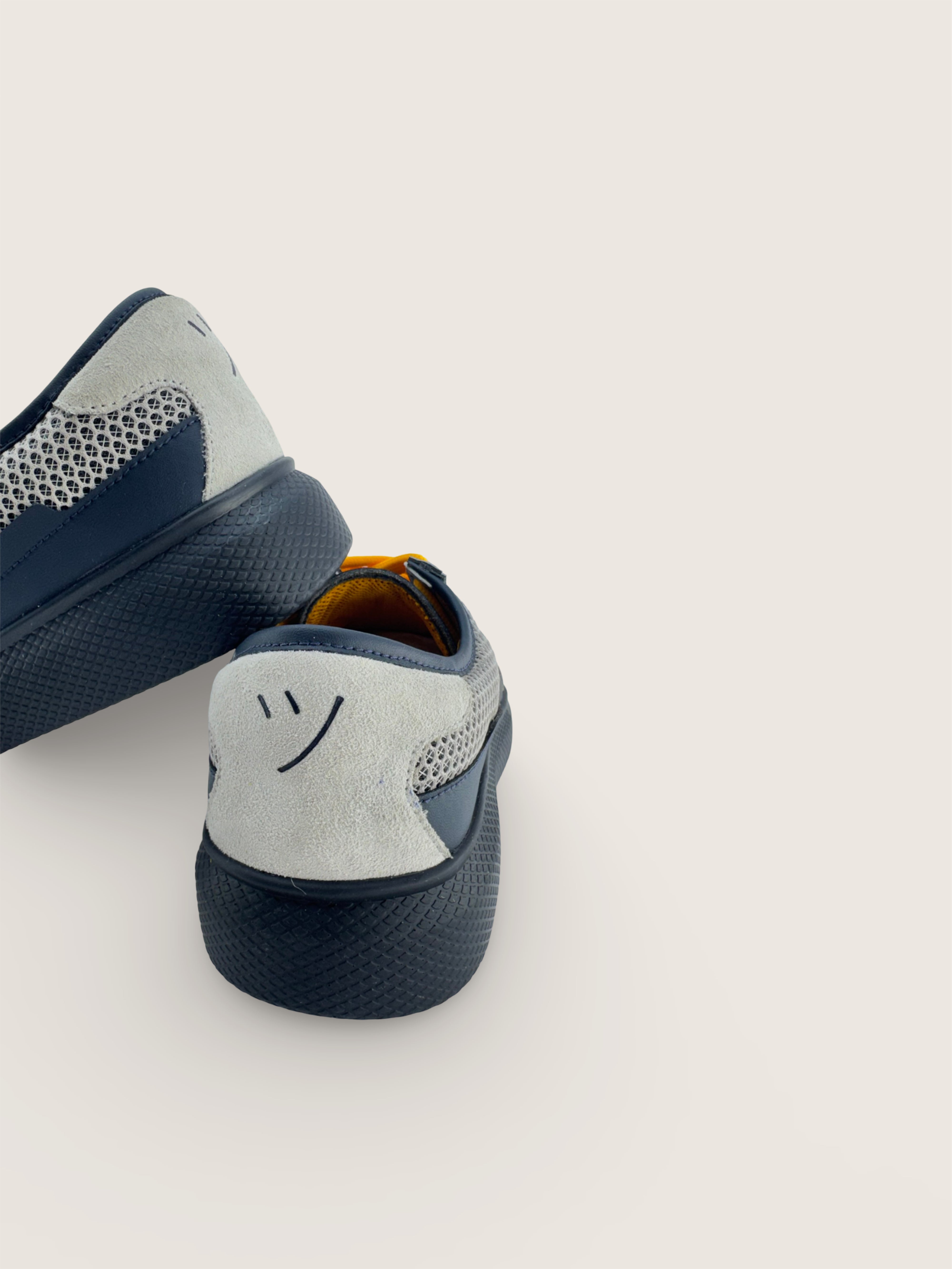 波 Men's SORA in pumice leather suede with white and dark grey layers of technical mesh - Image 5